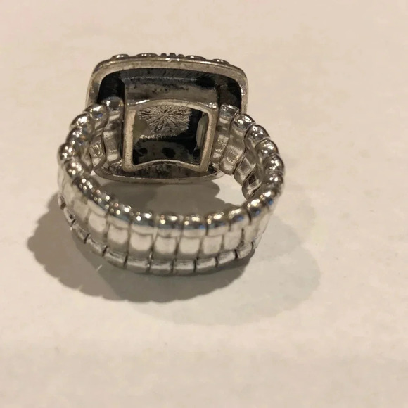 COSTUME JEWELRY NEW WOMENS RING SILVER STONE ELASTIC FALL WINTER GIFTS ONE SIZE - Picture 5 of 8